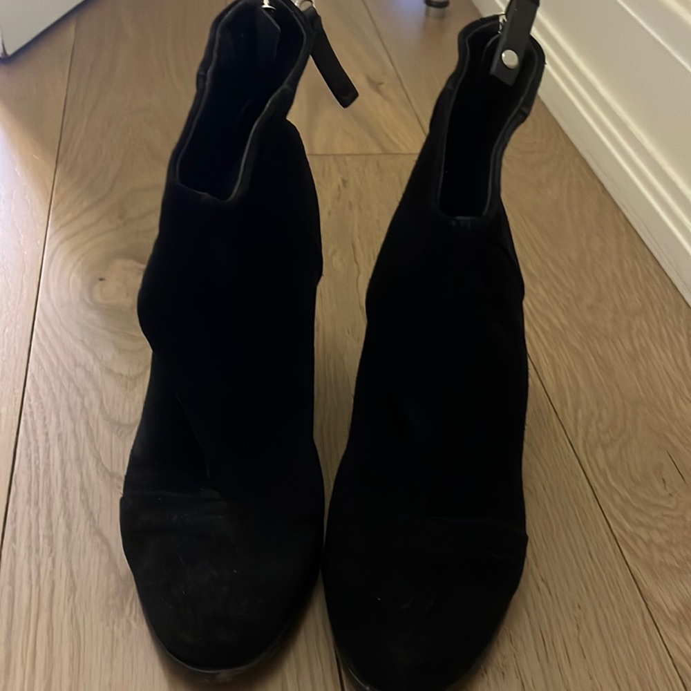 Black suede Rag and bone bootie size 37